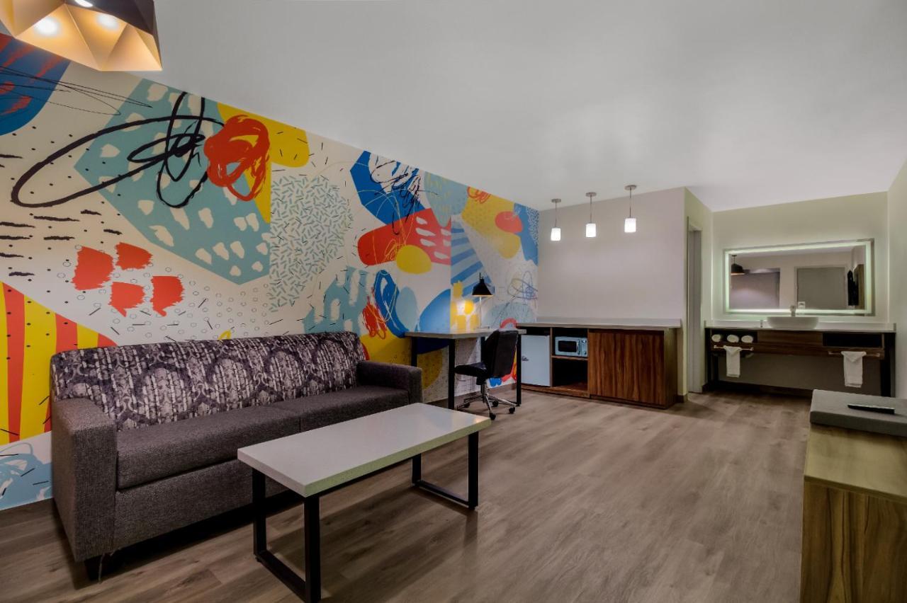 Signature Galleria Hotel